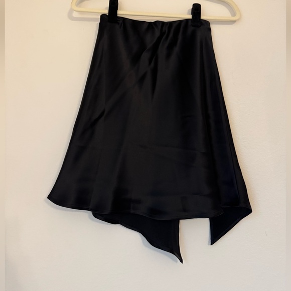 NWT NONchalant Label Cameron Black Satin Mini Skirt- Small - Picture 5 of 8